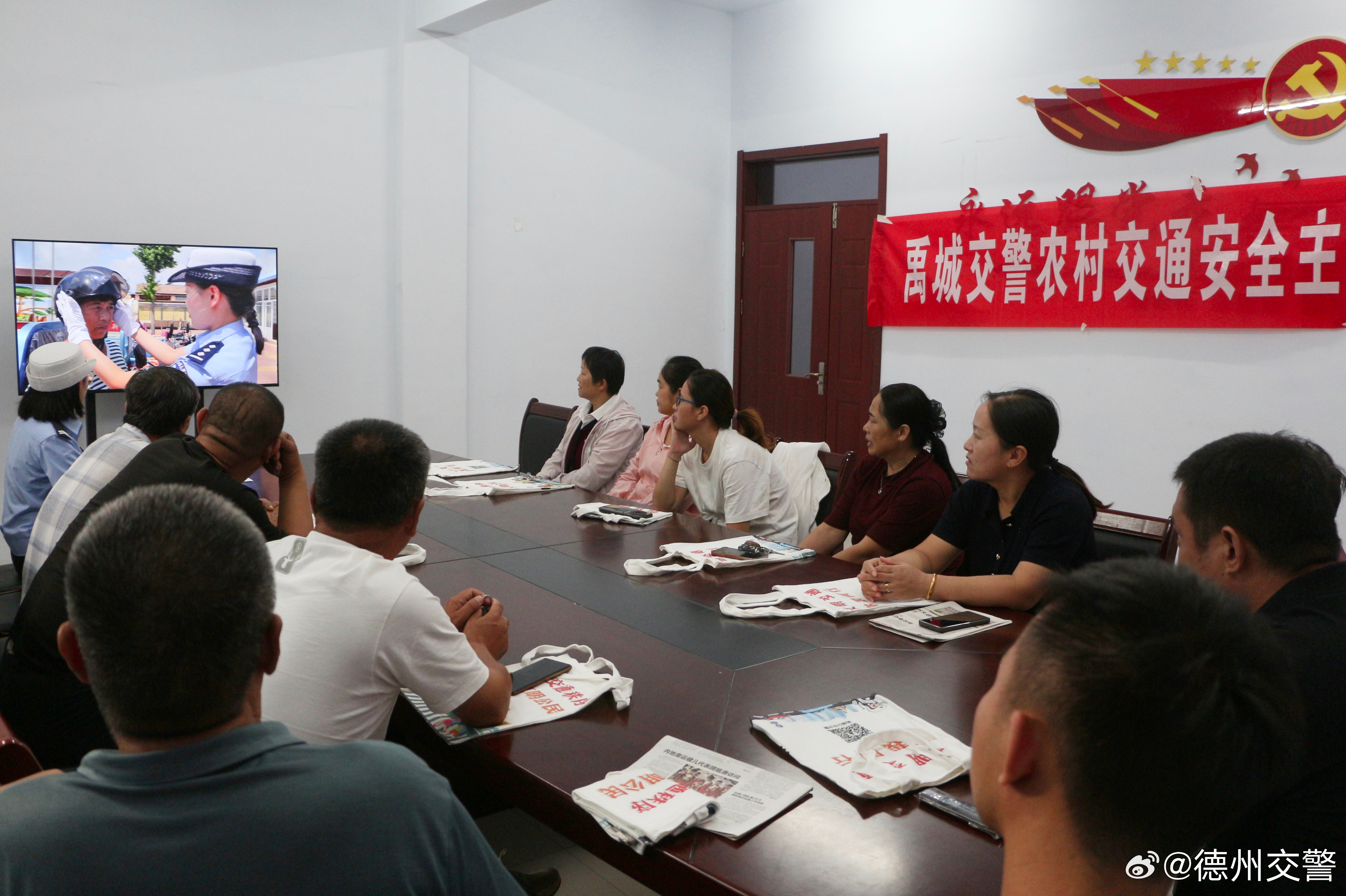 管山村民委员会，乡村道路焕新颜，助力乡村振兴发展交通新闻报道